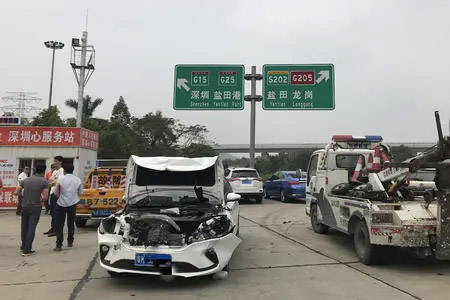 延庆井庄车胎爆了换一个还是两个/汽车救援队